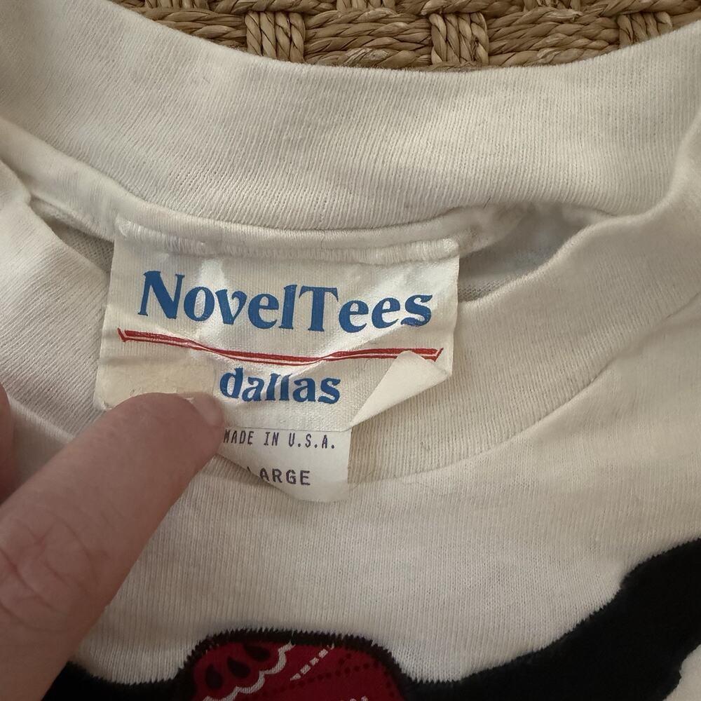 Vintage Single Stitch Embroidered T-shirt NovelTees Dallas Size Large USA Cowboy - Picture 5 of 8